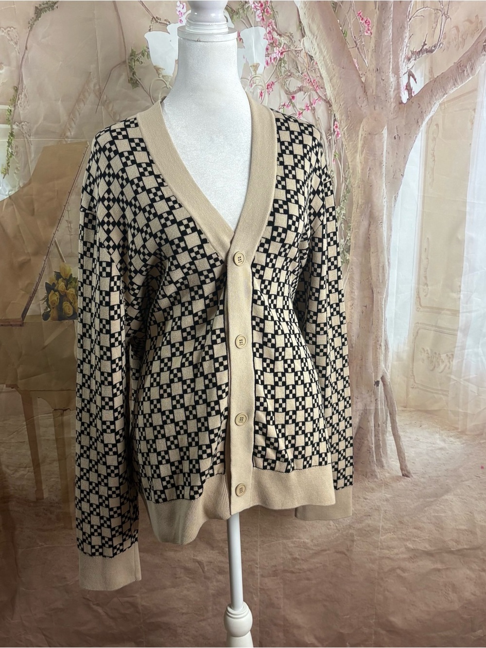 🔥FINAL SALE FREE SHIPPING!🔥 NEW Sandro Beige and Black Geometric V-Neck Cardigan - Picture 2 of 14